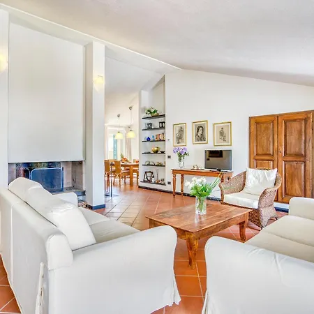 Awesome In With Kitchen Holiday home *