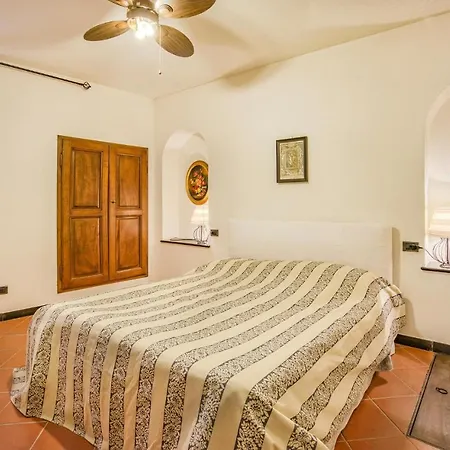 Dom wakacyjny Awesome In With Kitchen